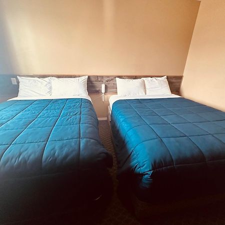Voyageur Motel Rocky Mountain House Bagian luar foto