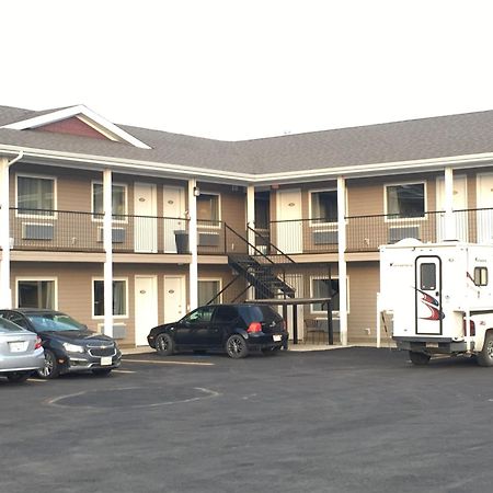 Voyageur Motel Rocky Mountain House Bagian luar foto