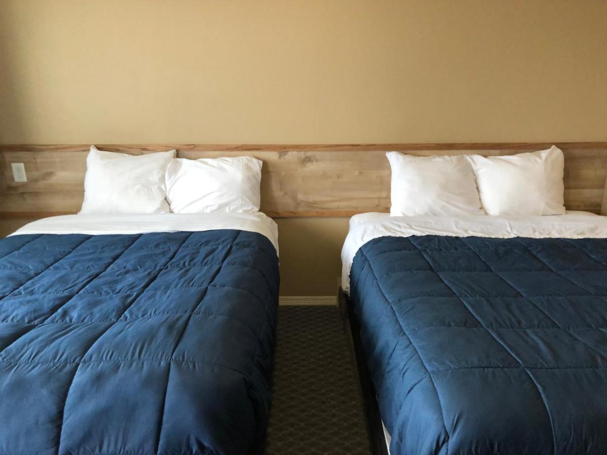 Voyageur Motel Rocky Mountain House Bagian luar foto