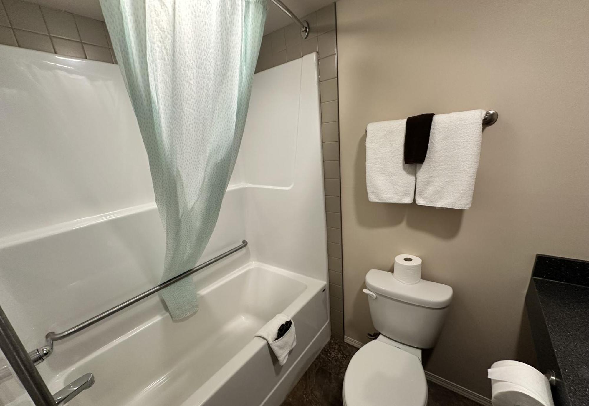 Voyageur Motel Rocky Mountain House Bagian luar foto
