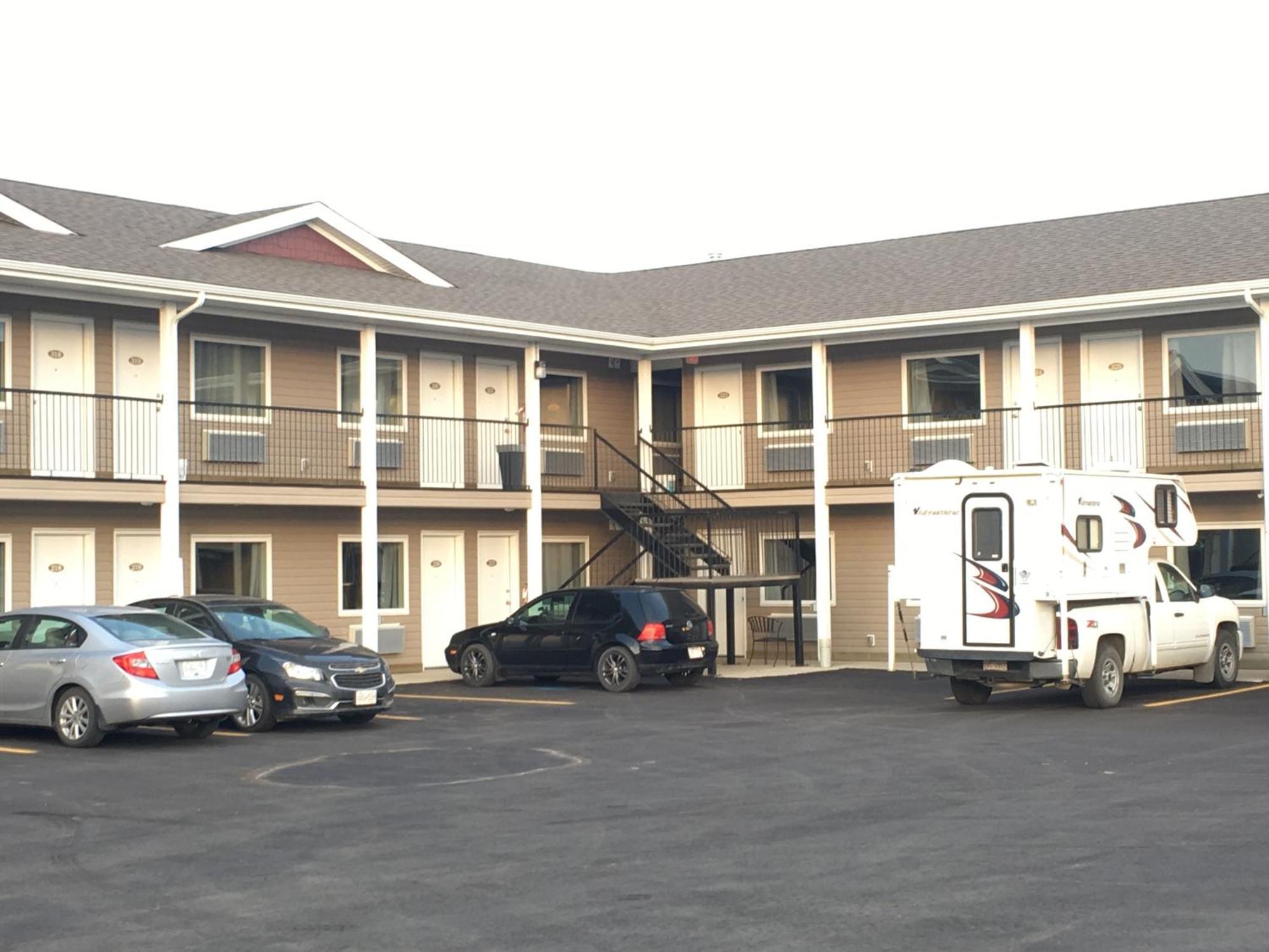 Voyageur Motel Rocky Mountain House Bagian luar foto